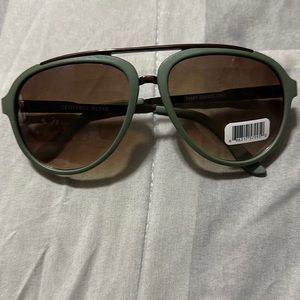 Brand new never used  green Geoffrey Beene unisex sunglasses no case